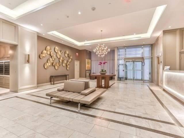 Luxury 2-Bedroom Apartment In Yorkville With The Best City View In Downtown Toronto Zewnętrze zdjęcie