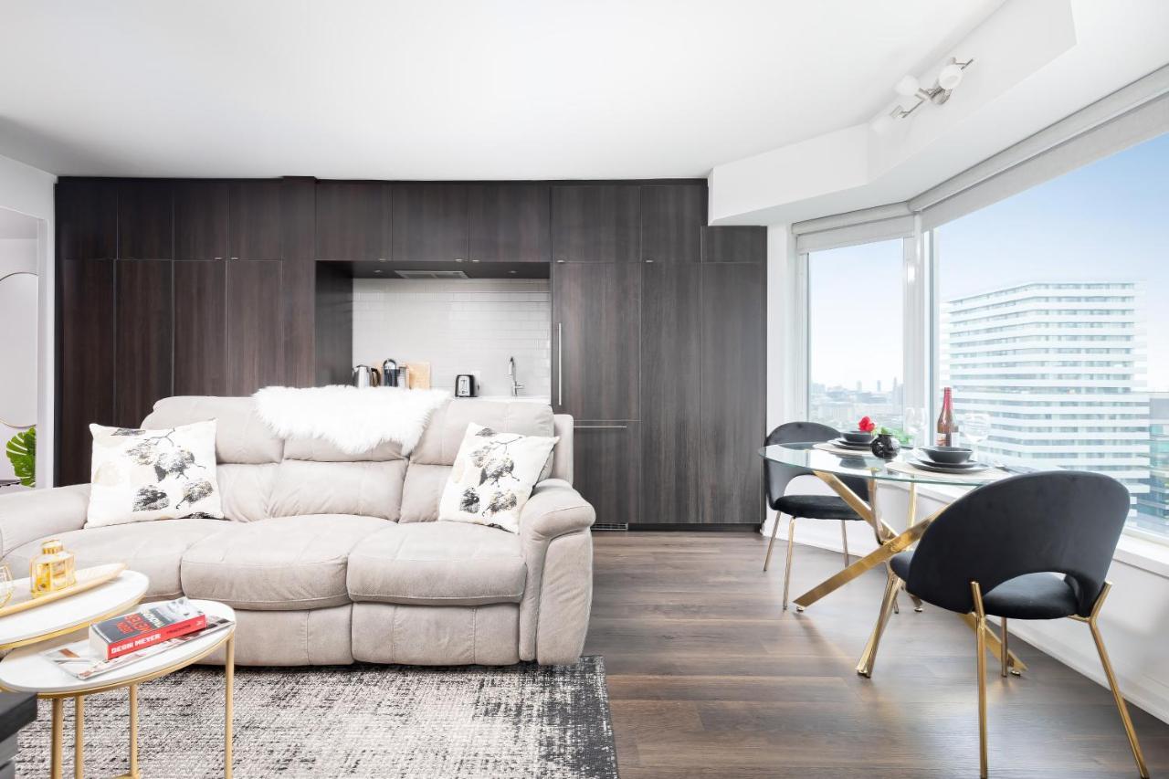 Luxury 2-Bedroom Apartment In Yorkville With The Best City View In Downtown Toronto Zewnętrze zdjęcie